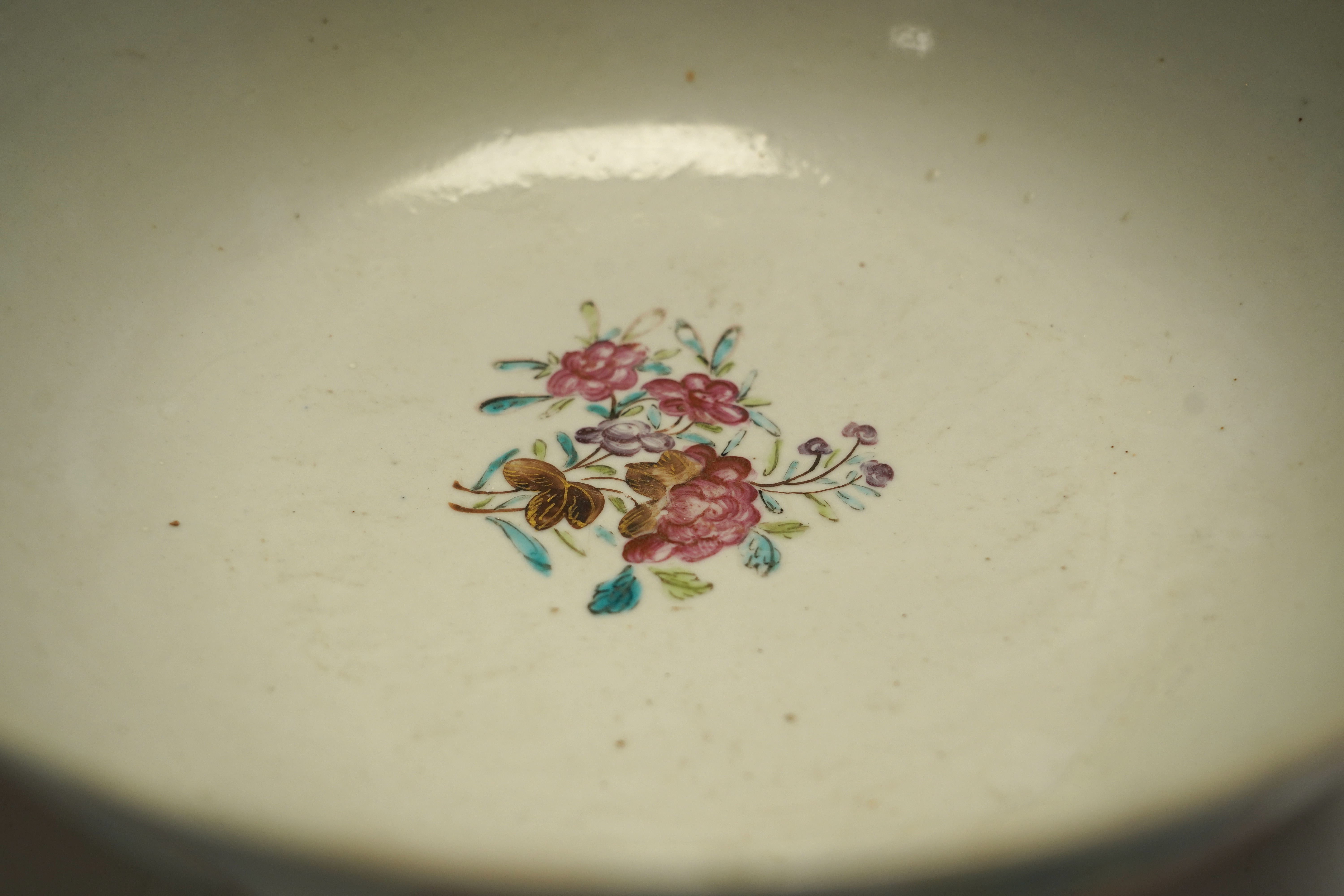 An 18th century Chinese Export famille rose bowl, 26cm diameter